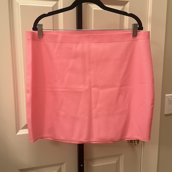 SKIMS Latex Mini Skirt in Neon Blush NEW - Picture 9 of 15